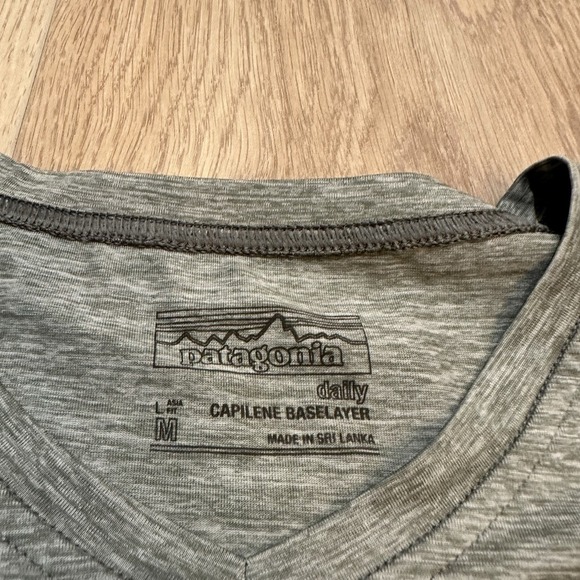 Patagonia Capilene Daily Women's Crew Neck T Shirt Size Medium. Mountain Print - Picture 4 of 7